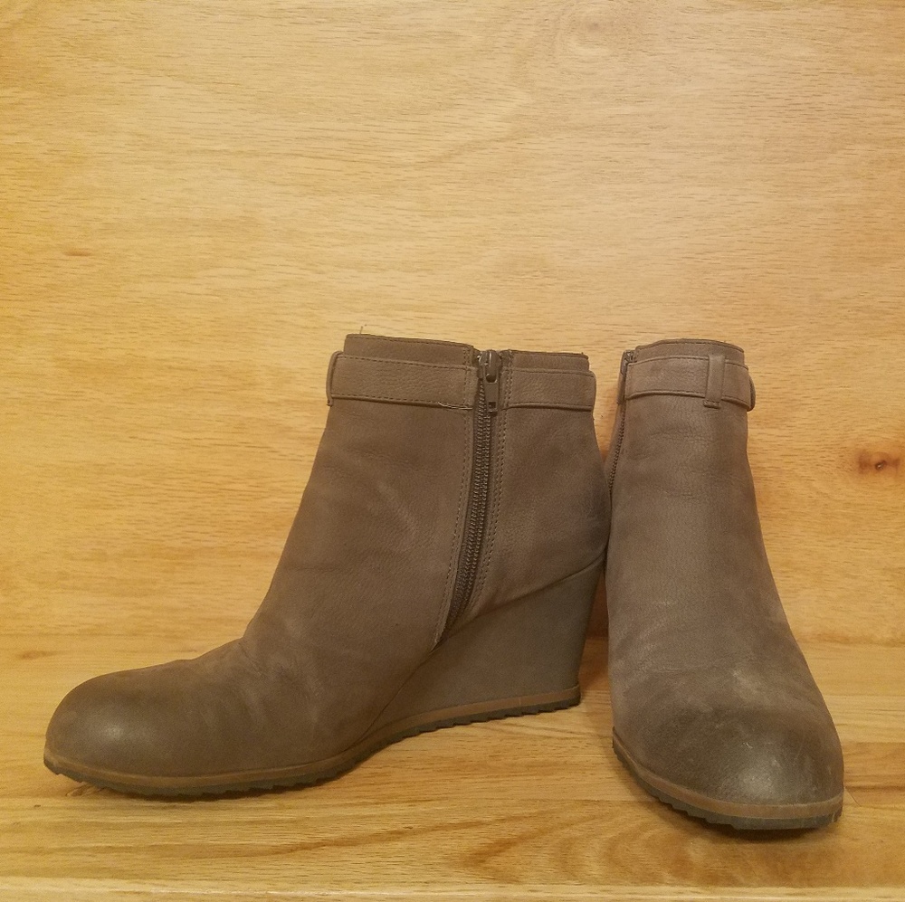 Susina keely wedge leather bootie